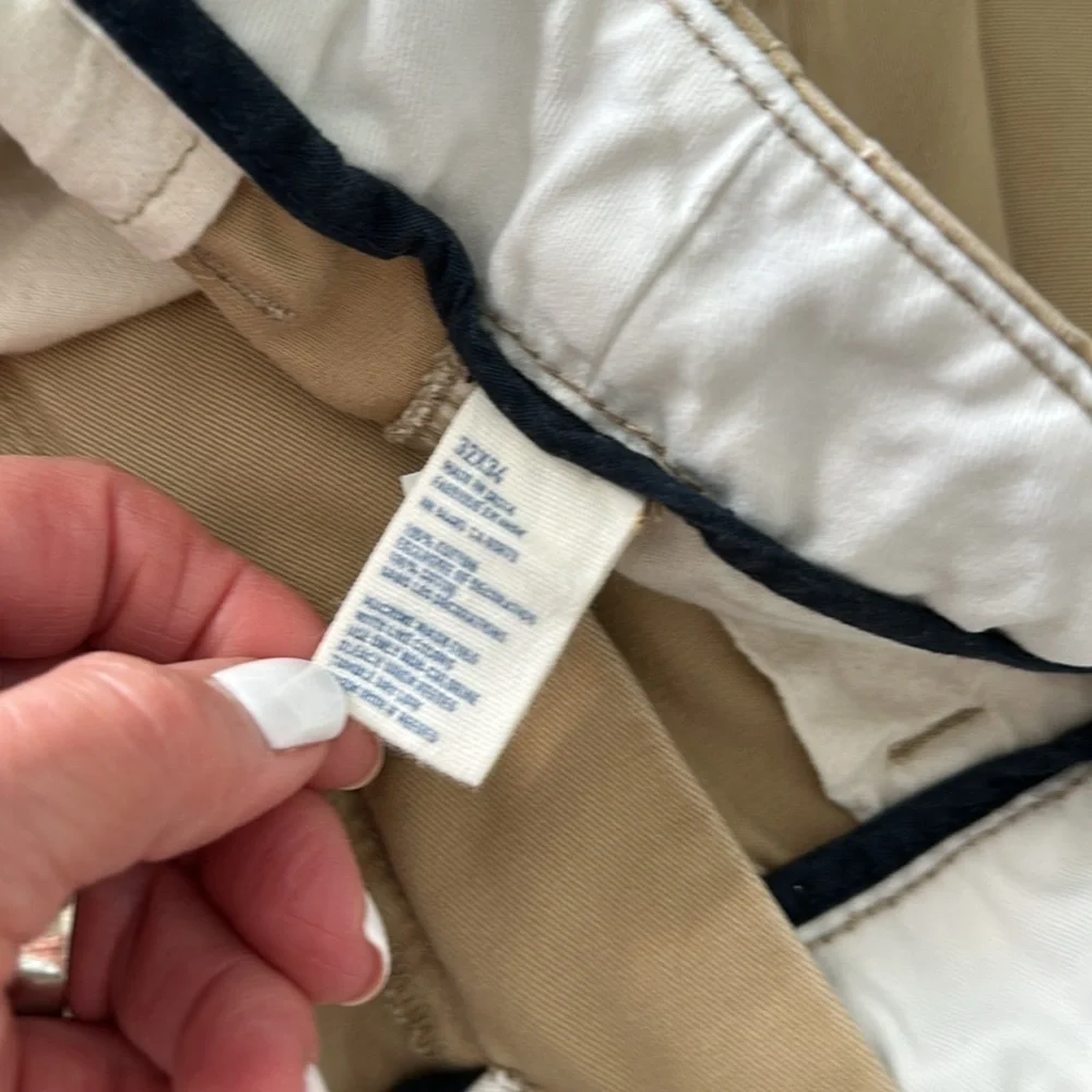 American Eagle outfitters relaxed khaki  pants,32 x 34, good condition